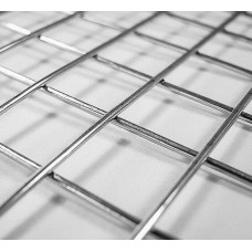 Сетка сварная нержавеющая квадратная в картах 12Х18Н9 20х20х3 мм ГОСТ 23279-2012